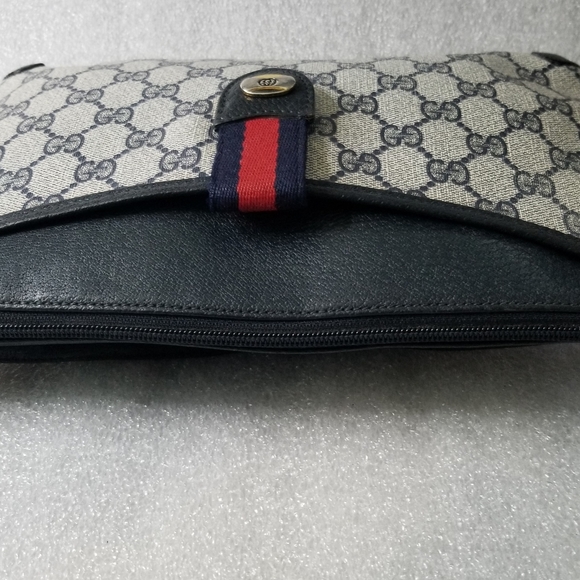 Authentic Vintage Gucci Crossbody - Picture 4 of 7